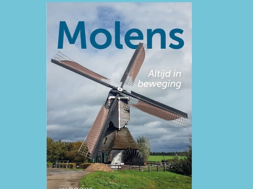 Cover van Boek molens altijd in beweging. Op de cover staat een molen en de grote titel Molens