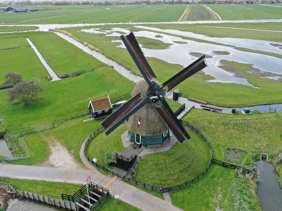 Drone opname van Braakmolen in Etersheim